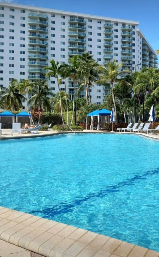 Zen Vacation Rentals Modern Penthouse Across Ocean Miami Beach Buitenkant foto