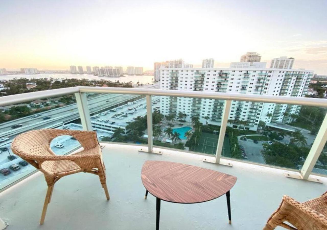 Zen Vacation Rentals Modern Penthouse Across Ocean Miami Beach Buitenkant foto